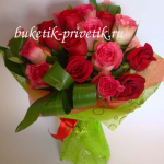 Букет алых роз