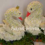 Свадебные лебеди из цветов
