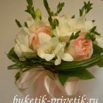 Букет невесты из пионовидных роз и фрезий